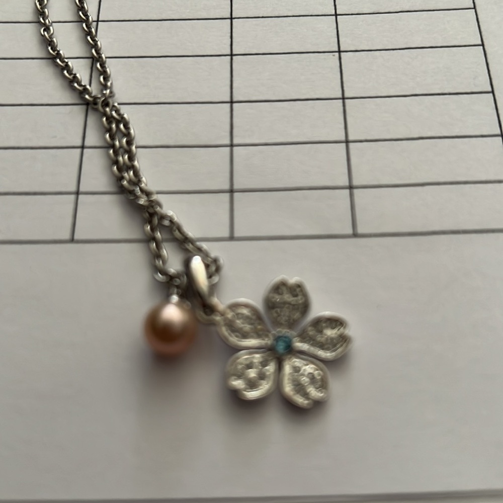 NEW Vantel Pearls perennial necklace.